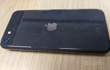 Iphone SE 64 giga perfetto un mese garanzia batt90