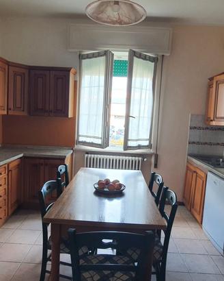Cucina con elettrodomestici in buono stato