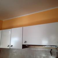 Cucina bianca pensili e mobile 