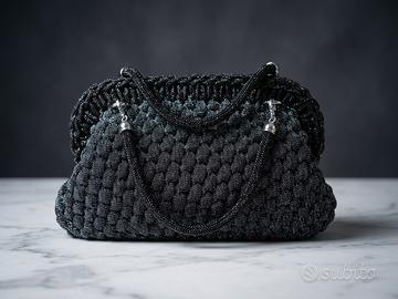 Borsa clutch con strass ad uncinetto