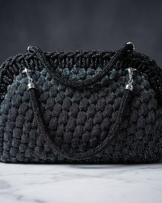 Borsa clutch con strass ad uncinetto