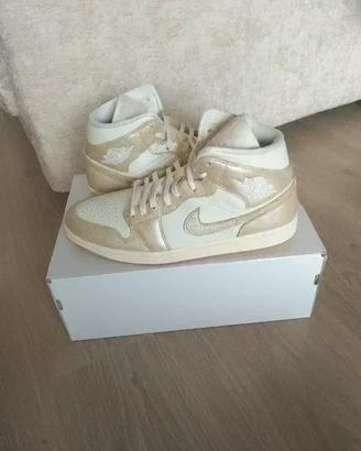 Nike Air Jordan 1 Mid – bianco/crema e oro