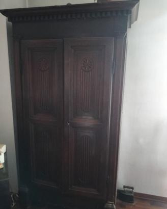 Piccola dispensa intarsiata, a Novara