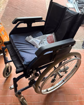 Carrozzina pieghevole Leggera Wimed Active III