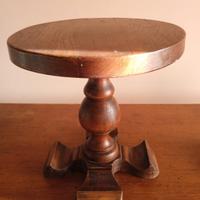 TAVOLINO IN LEGNO MASSELLO..NOCE