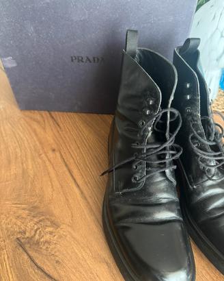 Scarponcini Prada in pelle nera
