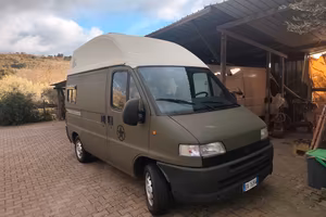 camper restaurato in tutto 