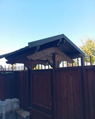 tettoia per cancello esterno