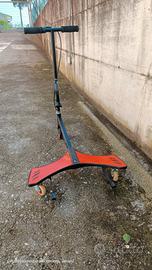monopattino a tre ruote 