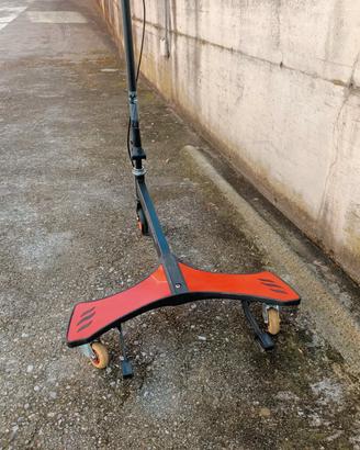 monopattino a tre ruote 