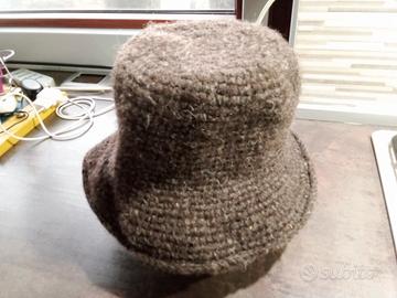 Cappello pura lana fatto a manoDiametro 62 altezza