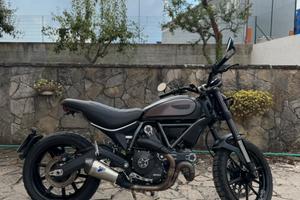 Ducati Scarmbler 800
