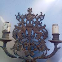 lampadario a muro antico.