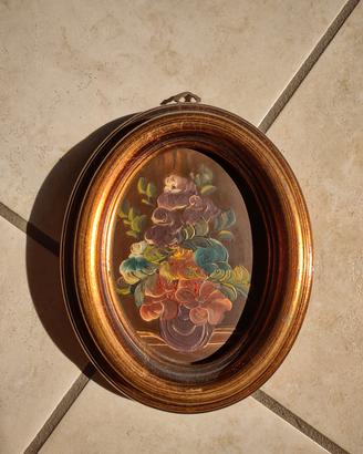 Quadro ovale a tema floreale con cornice