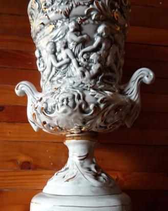 VASO IN PORCELLANA CAPODIMONTE