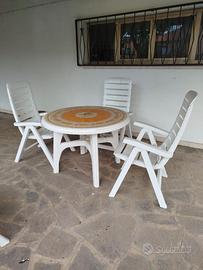 tavolo giardino in plastica con 3 sedie
