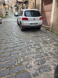 tiguan 2.0  TDI 110 cv sport  bluemotion