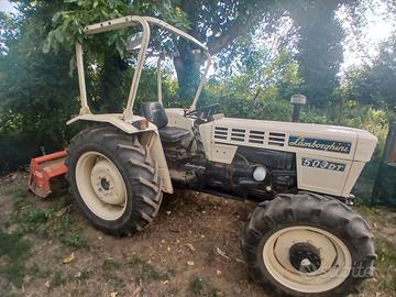 trattore agricolo Lamborghini 