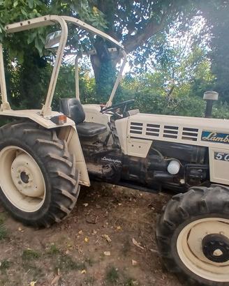 trattore agricolo Lamborghini 