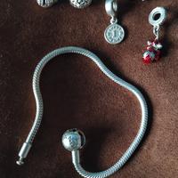 Bracciale Pandora Moments donna con 5 Charm