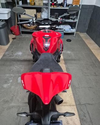 Ducati streetfighter V2