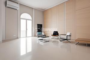 2 LOCALI RISTRUTTURATO CON BOX AUTO