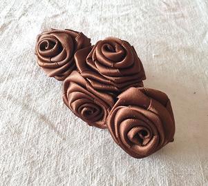 Fermacapelli vintage scatto con rose raso marrone