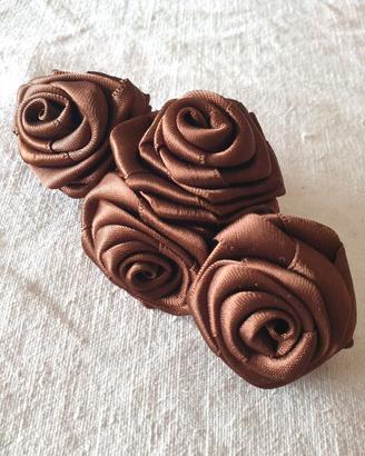 Fermacapelli vintage scatto con rose raso marrone