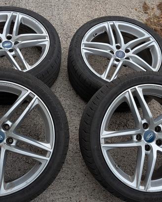 Cerchi in lega da 18" +  pneumatici 235/45/18 ford
