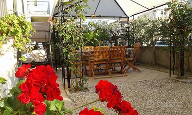 L/MINUTE-MAGGIO villino,giardino privato,centro