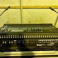 Mixer Digitale ALLEN & HEATH  QU-32 con flycase