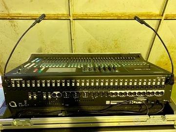 Mixer Digitale ALLEN & HEATH  QU-32 con flycase