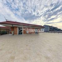 APPARTAMENTO PARI AL NUOVO CON TERRAZZO E POSTO AU