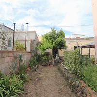 Casa indipendente da ristrutturare con giardino