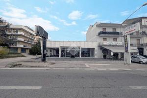 NEGOZIO A SAN NICOLA LA STRADA