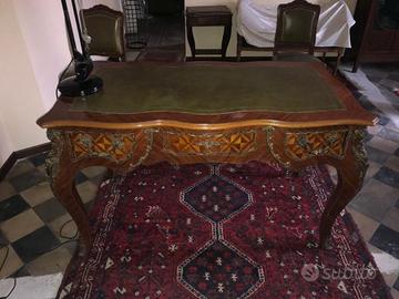 Scrivania in pelle Luigi XV con sedute coordinate