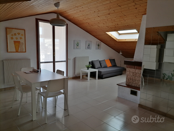 Camera singola/doppia in elegante attico/mansarda