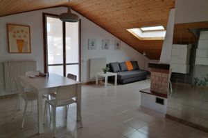 Camera singola/doppia in elegante attico/mansarda