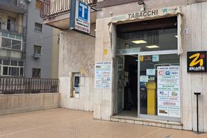 Vulcania vendita avviatissima licenza tabacchi