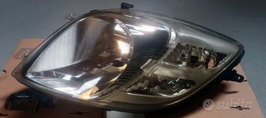 FARO FANALE ANTERIORE DX TOYOTA Yaris 2ª serie