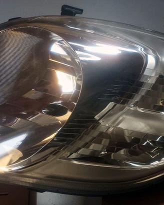 FARO FANALE ANTERIORE DX TOYOTA Yaris 2ª serie