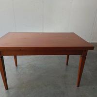 tavolo in legno di ciliegio