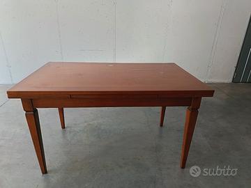 tavolo in legno di ciliegio