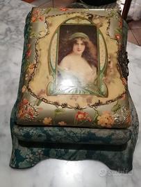 Antico cofanetto porta foto 