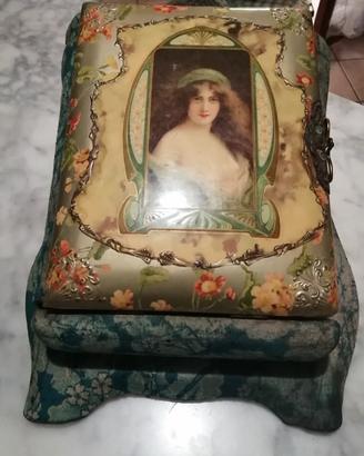 Antico cofanetto porta foto 