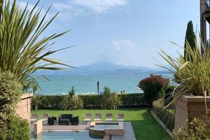 Appartamento fronte lago