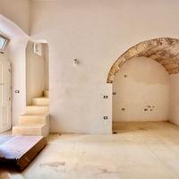 Bilocale su due livelli ristrutturato in centro