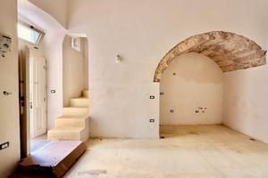 Bilocale su due livelli ristrutturato in centro