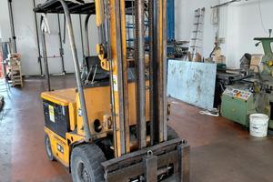 carrello elevatore OM