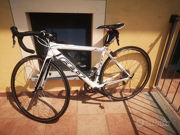 Bicicletta Felt da strada